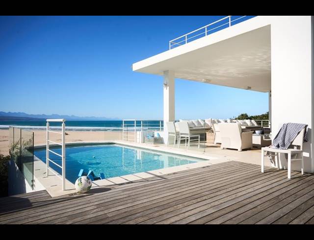 7 BEDROOM HOUSE FOR SALE IN LOOKOUT BEACH